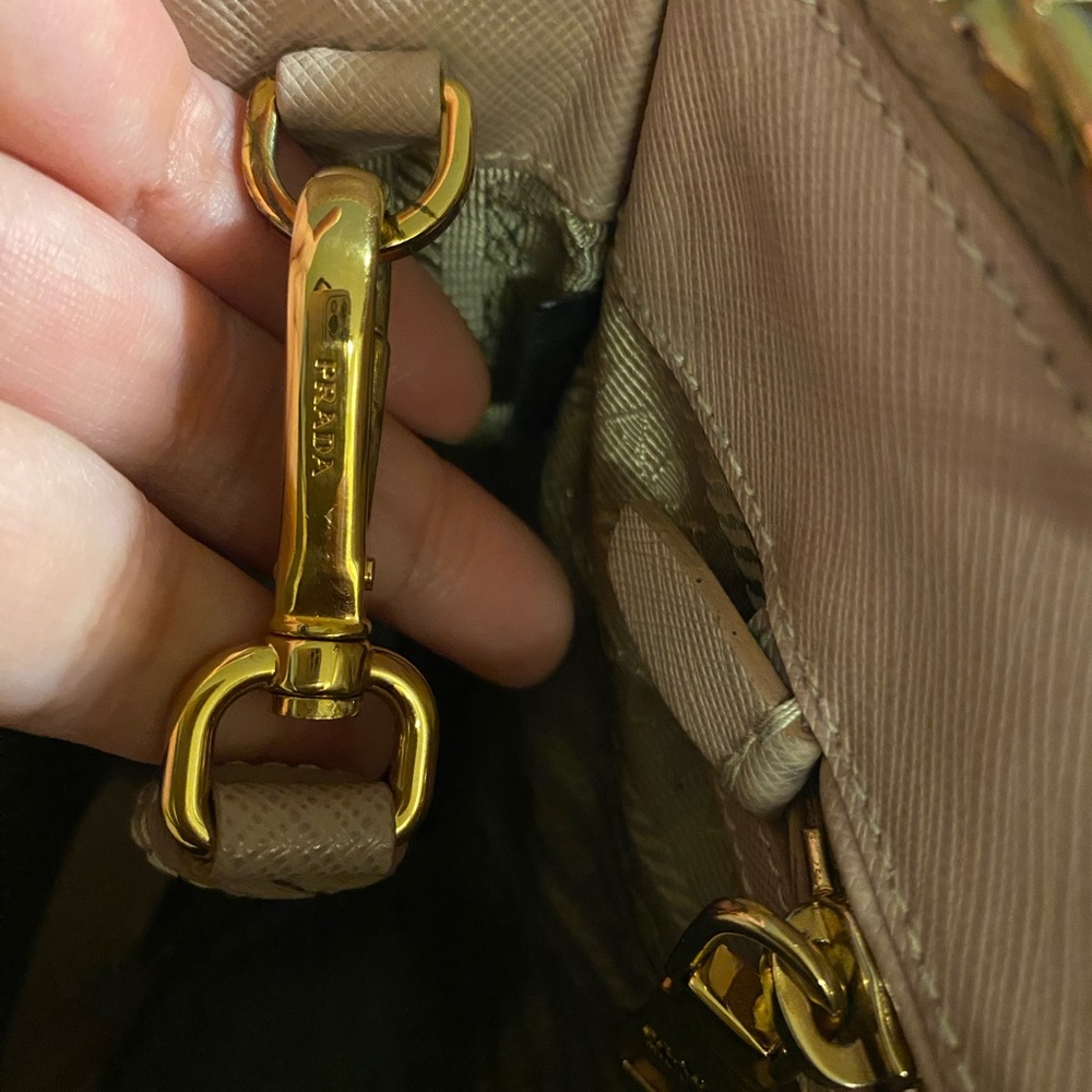 Authentic Prada Saffiano Lux - Picture 3 of 16